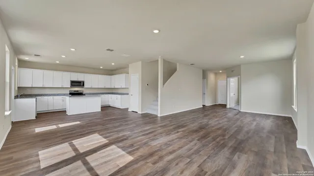 $2,100 | 812 Beacon Heights, Seguin, TX 78155