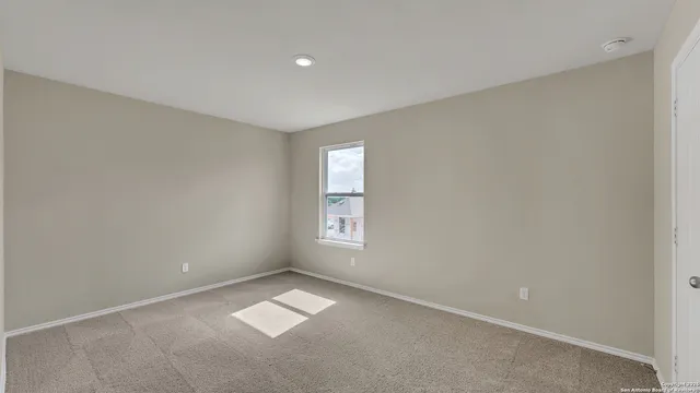 $2,100 | 812 Beacon Heights, Seguin, TX 78155