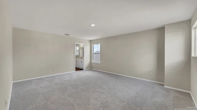 $2,100 | 812 Beacon Heights, Seguin, TX 78155