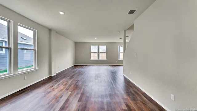 $2,100 | 812 Beacon Heights, Seguin, TX 78155