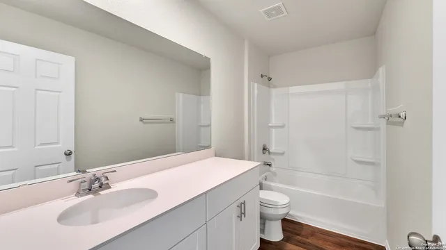 $2,100 | 812 Beacon Heights, Seguin, TX 78155