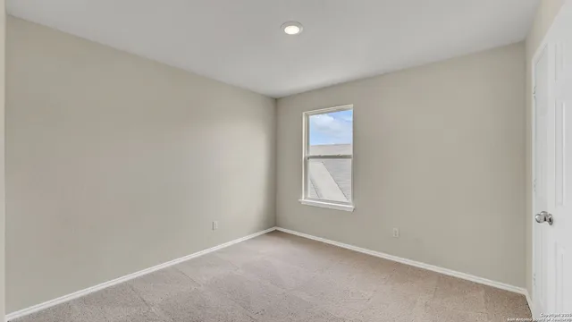 $2,100 | 812 Beacon Heights, Seguin, TX 78155