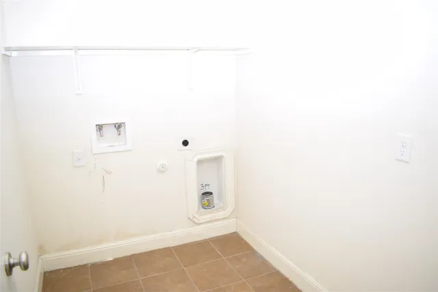 a view of utility room