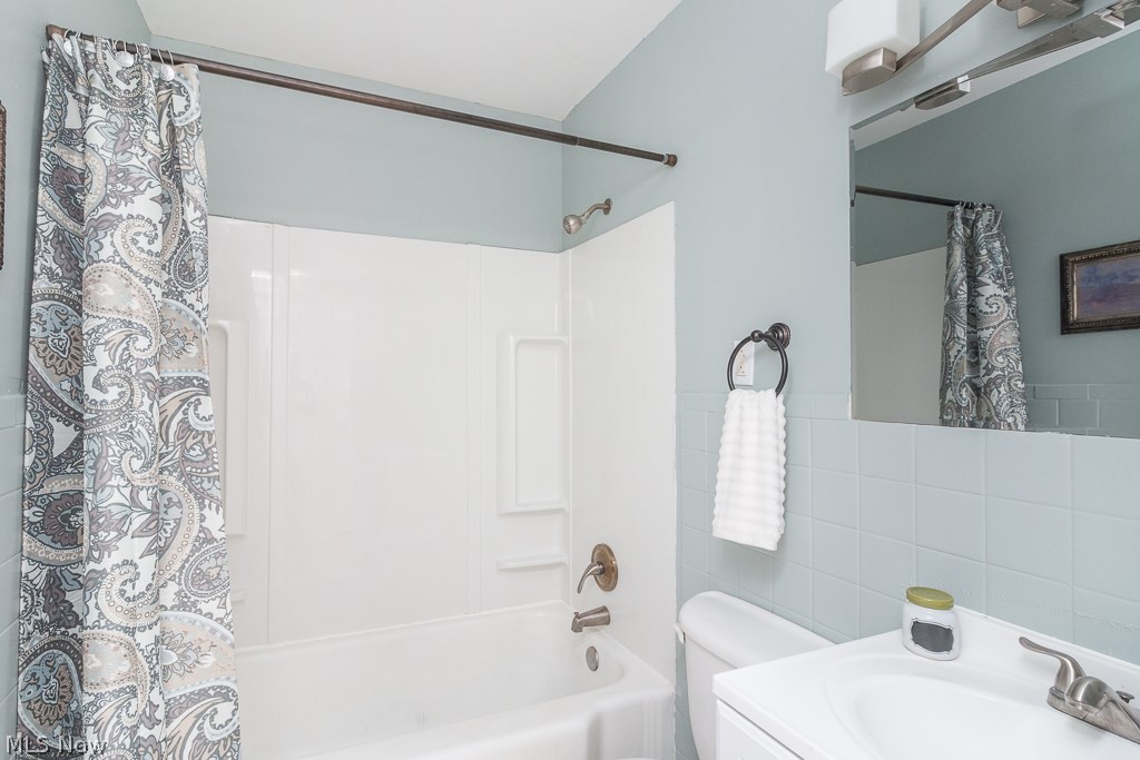 7812 Hoertz Road Cleveland, OH 44134 - Photo 11 of 27