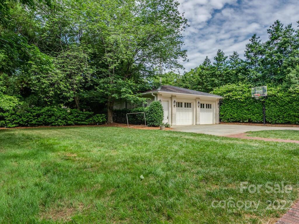 1210 Dilworth Road Charlotte, NC 28203 - Photo 36 of 39 a house with green field
