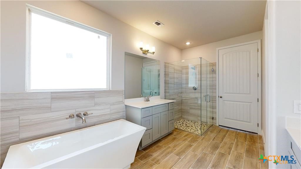 8601 Ridge Crest Drive Killeen, TX 76542 - Photo 18 of 30 a bathroom with a tub sink and mirror
