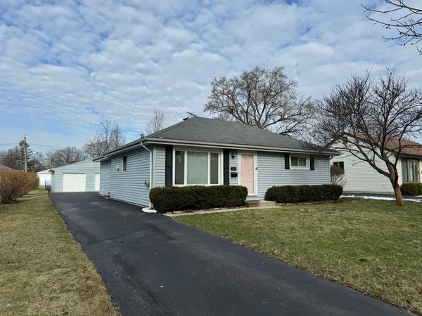 $389,900 | 314 North Owen Street, Mount Prospect, IL 60056
