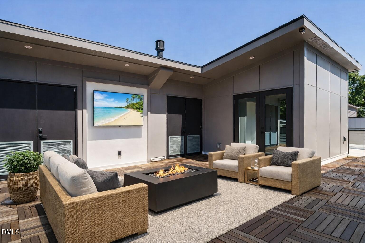 1525 Urban Trace Lane Raleigh, NC 27608 - Photo 3 of 33 a living room with furniture and a potted plant