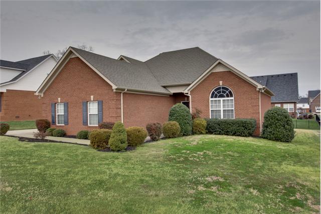 820 Renaissance Avenue Murfreesboro, TN 37129 - Photo 2 of 19 This lovely, all-brick home features 3BRs and 2 full baths -- all on one level! No stairs here...
