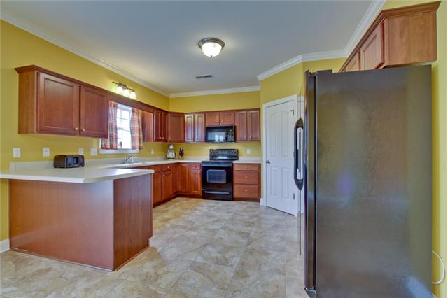 820 Renaissance Avenue Murfreesboro, TN 37129 - Photo 10 of 19 So much storage space here -- in addition to all the cabinets, you'll love the walk-in pantry!