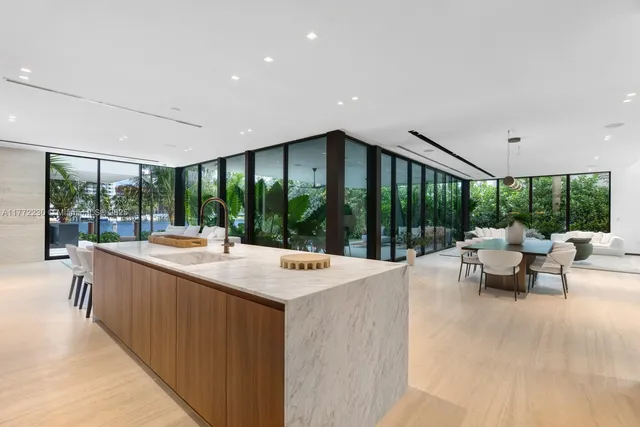 $25,900,000 | 5515 Pine Tree Drive, Miami Beach, FL 33140