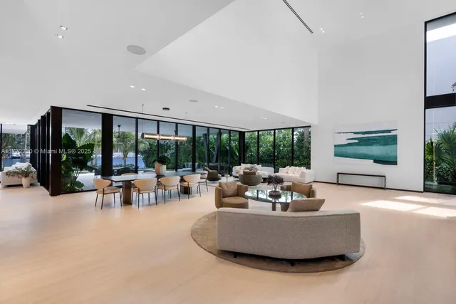 $25,900,000 | 5515 Pine Tree Drive, Miami Beach, FL 33140