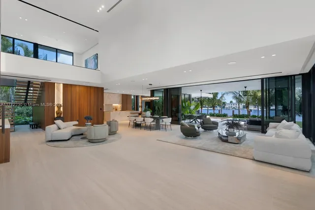 $25,900,000 | 5515 Pine Tree Drive, Miami Beach, FL 33140