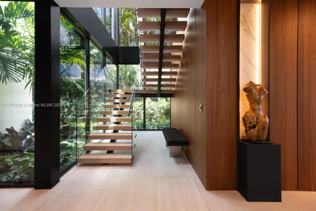 $25,900,000 | 5515 Pine Tree Drive, Miami Beach, FL 33140