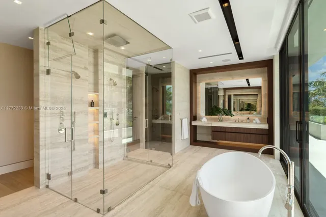 $25,900,000 | 5515 Pine Tree Drive, Miami Beach, FL 33140