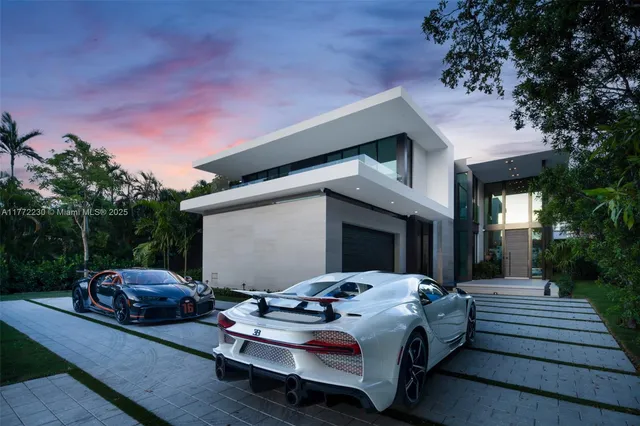 $25,900,000 | 5515 Pine Tree Drive, Miami Beach, FL 33140