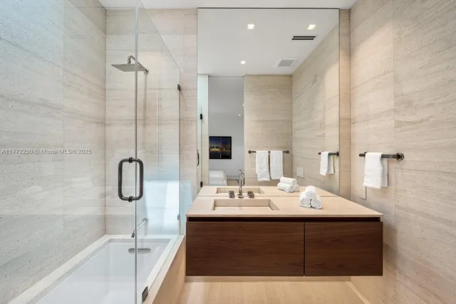 $25,900,000 | 5515 Pine Tree Drive, Miami Beach, FL 33140