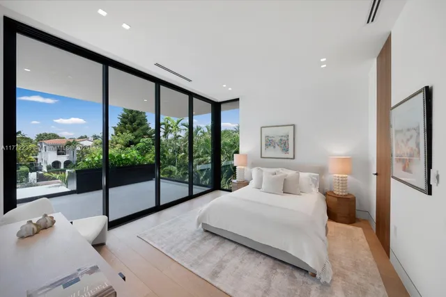 $25,900,000 | 5515 Pine Tree Drive, Miami Beach, FL 33140