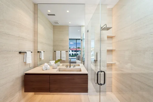 $25,900,000 | 5515 Pine Tree Drive, Miami Beach, FL 33140