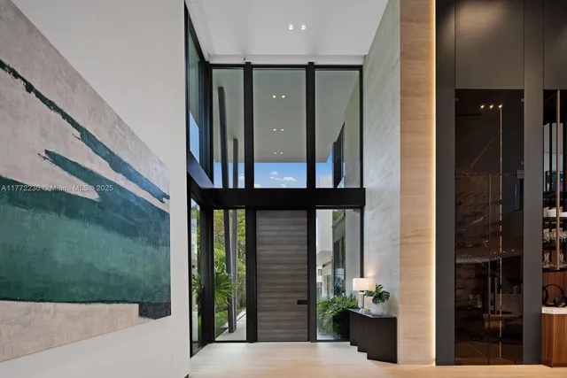$25,900,000 | 5515 Pine Tree Drive, Miami Beach, FL 33140