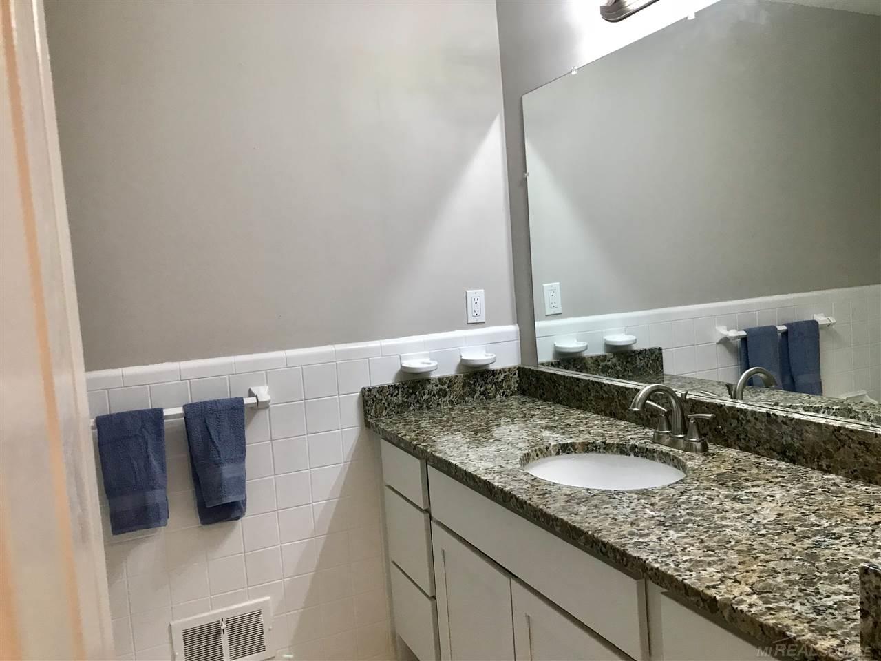 29814 Chelmsford Road Southfield, MI 48076 - Photo 23 of 26 31355848-22.JPG