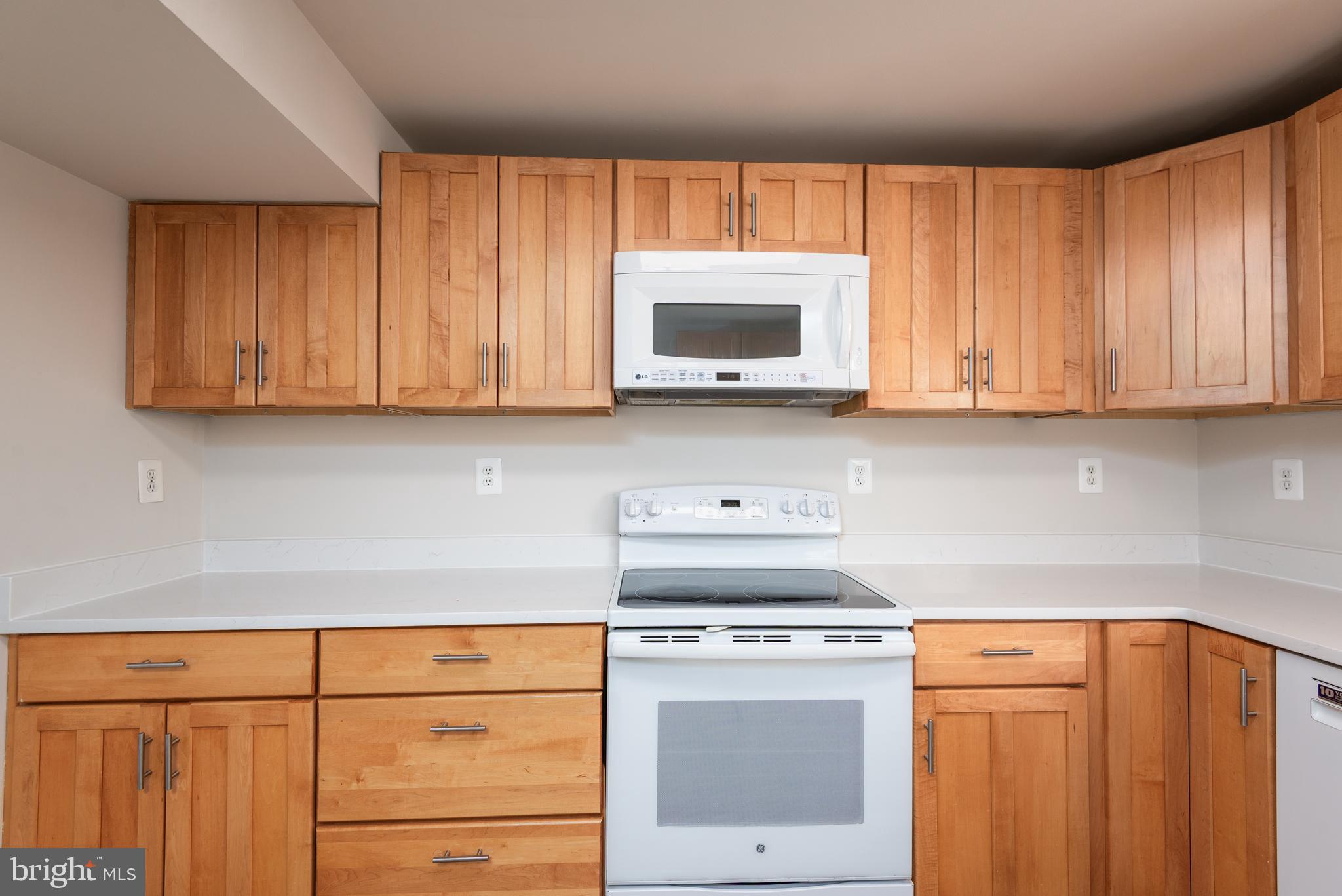 724 Chapelgate Drive Odenton, MD 21113 - Photo 6 of 26 a kitchen with stainless steel appliances granite countertop white cabinets sink and a granite counter top
