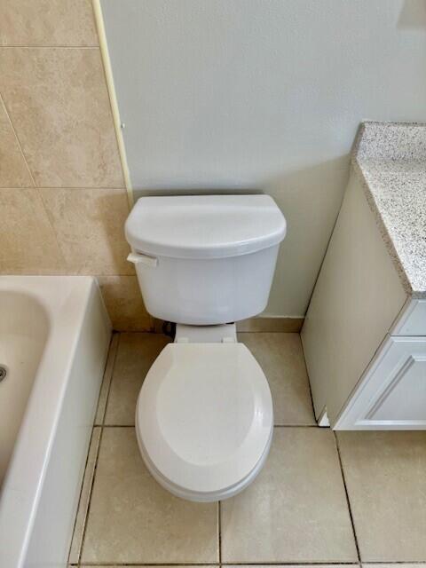 550 Southwest 2nd Avenue, Unit 224 Boca Raton, FL 33432 - Photo 20 of 33 a bathroom with a toilet and a bathtub