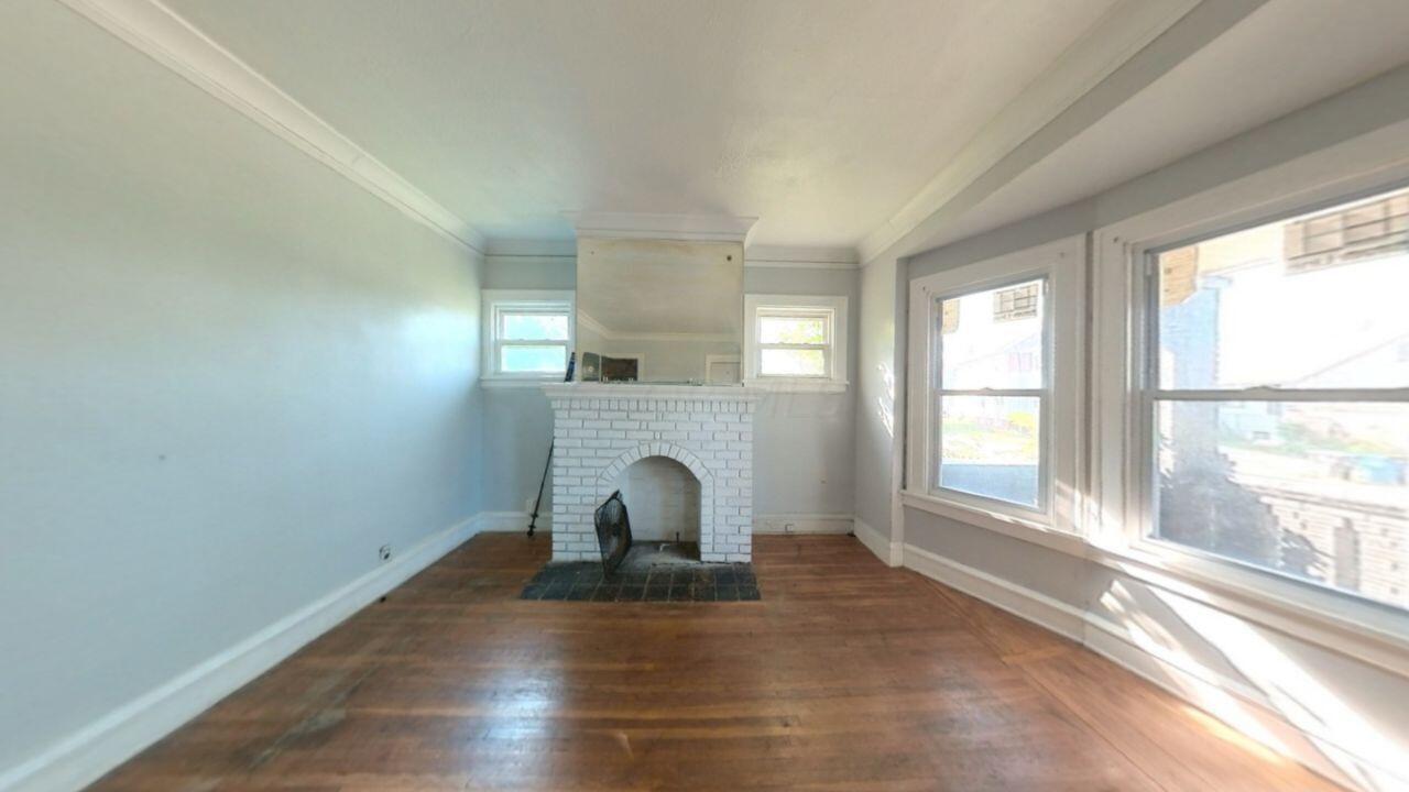 925 Parkway Road Cleveland, OH 44108 - Photo 26 of 29 Living_Room