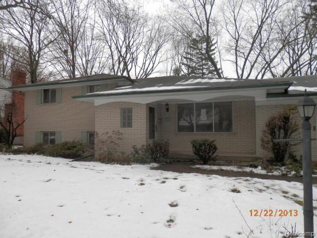 16201 Riverside Drive Livonia, MI 48154 - Photo 1 of 12 PC226245.jpg