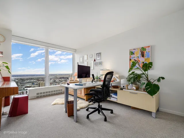 $6,500 | 330 West Diversey Parkway, Unit 2701, Chicago, IL 60657