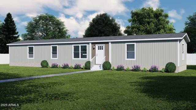 a view of a house with backyard