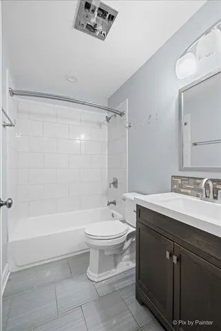 $339,900 | 215 Lakeshore Lane, Bloomingdale, IL 60108