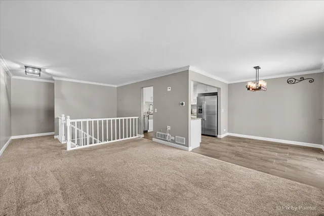 $339,900 | 215 Lakeshore Lane, Bloomingdale, IL 60108