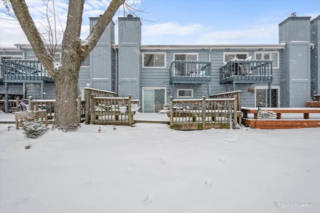 $339,900 | 215 Lakeshore Lane, Bloomingdale, IL 60108