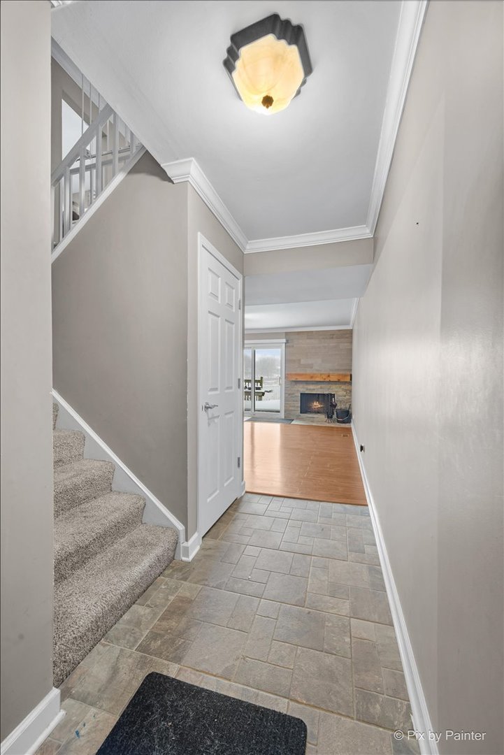 215 Lakeshore Lane Bloomingdale, IL 60108 - Photo 9 of 32