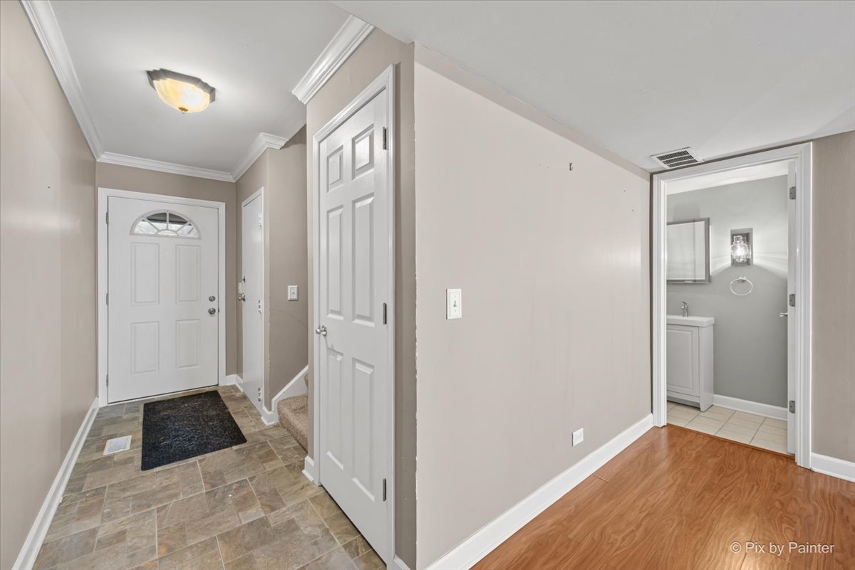 215 Lakeshore Lane Bloomingdale, IL 60108 - Photo 10 of 32