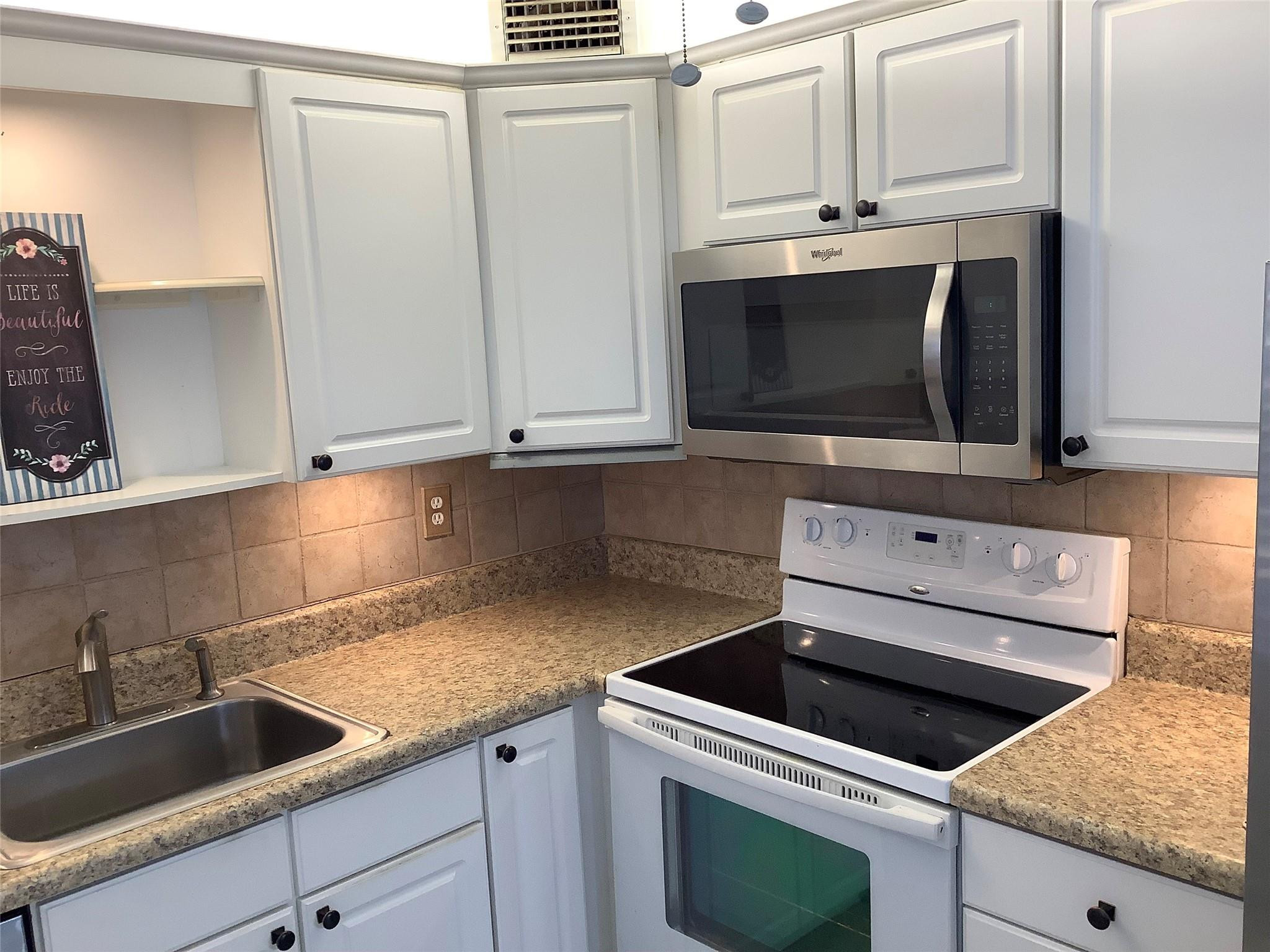 70 Normandy B Delray Beach, FL 33484 - Photo 3 of 41 Photo 3