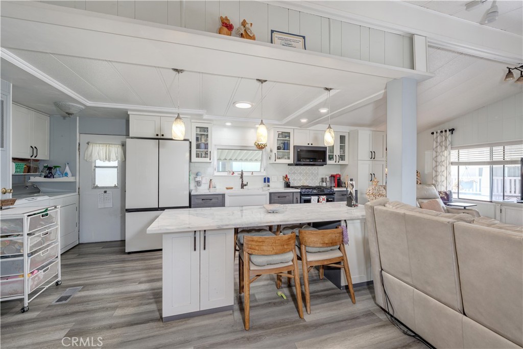 80 Huntington, Unit 618 Huntington Beach, CA 92648 - Photo 7 of 44