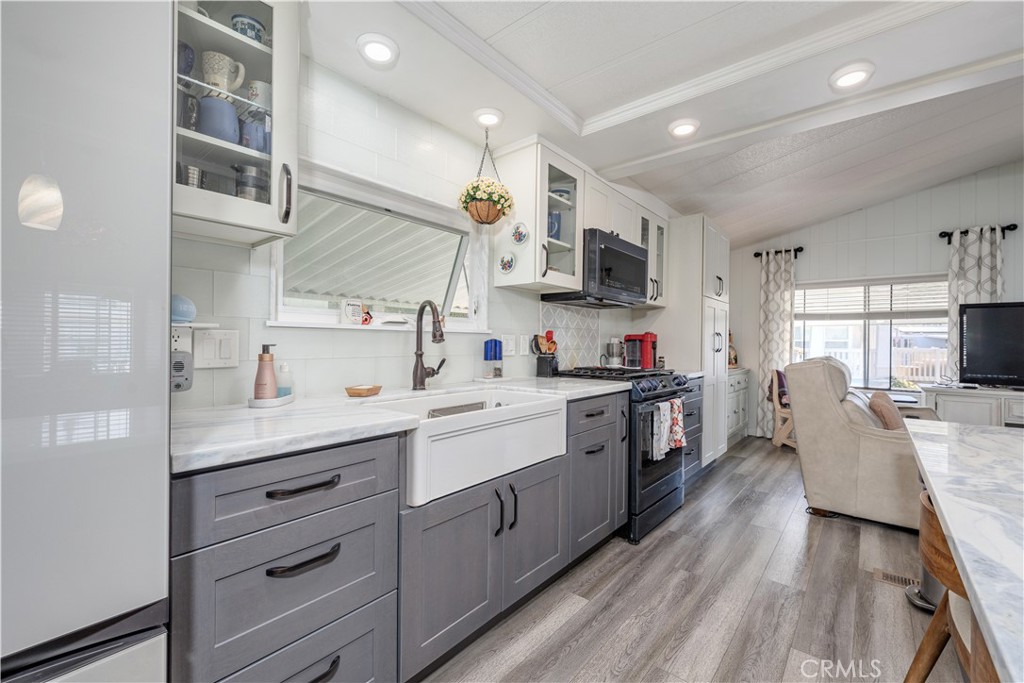 80 Huntington, Unit 618 Huntington Beach, CA 92648 - Photo 8 of 44