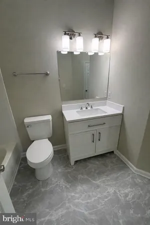 $2,900 | 11330 Westbrook Mill Lane, Unit 304, Fairfax, VA 22030