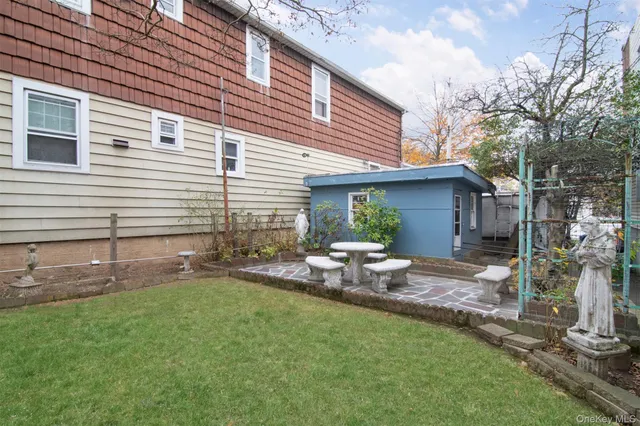 a view of a house with backyard and sitting area