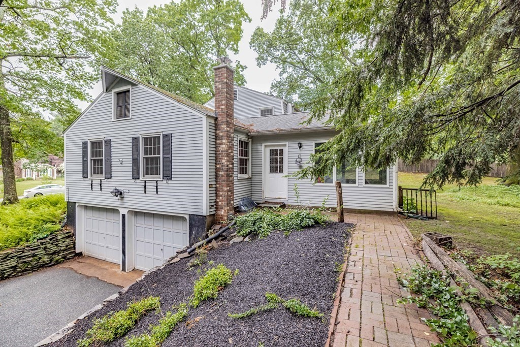 15 Ridgecrest Circle Westfield, MA 01085 - Photo 3 of 35 Gallery Image 3