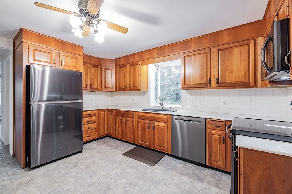 15 Ridgecrest Circle Westfield, MA 01085 - Photo 9 of 35 Gallery Image 9