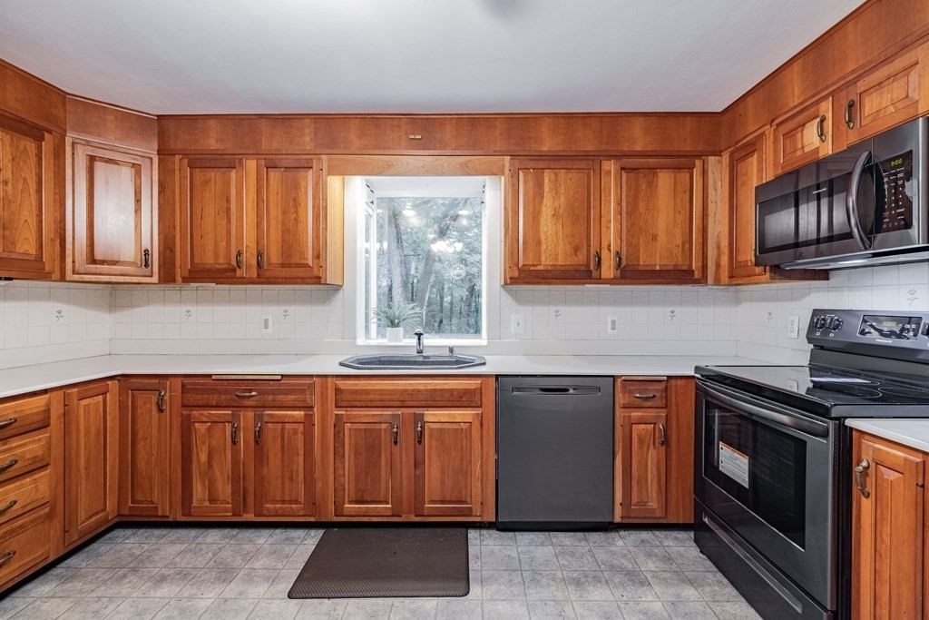 15 Ridgecrest Circle Westfield, MA 01085 - Photo 10 of 35 Gallery Image 10