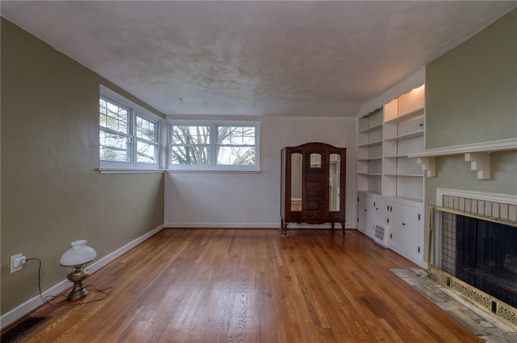 7240 Shannon Road Verona, PA 15147 - Photo 4 of 19 Gallery Image 4