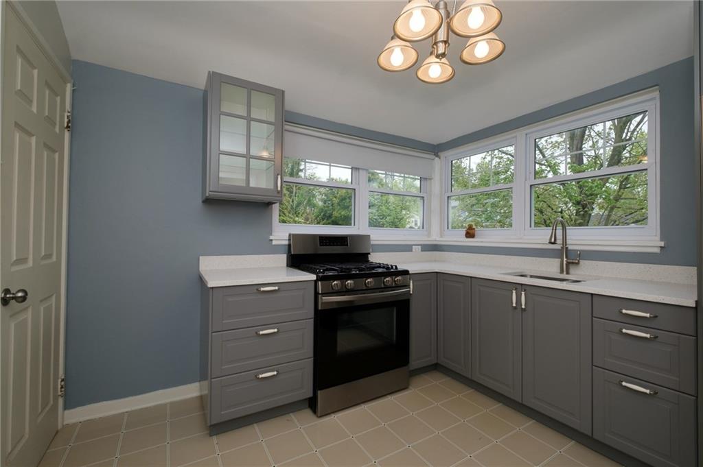 7240 Shannon Road Verona, PA 15147 - Photo 5 of 19 Gallery Image 5