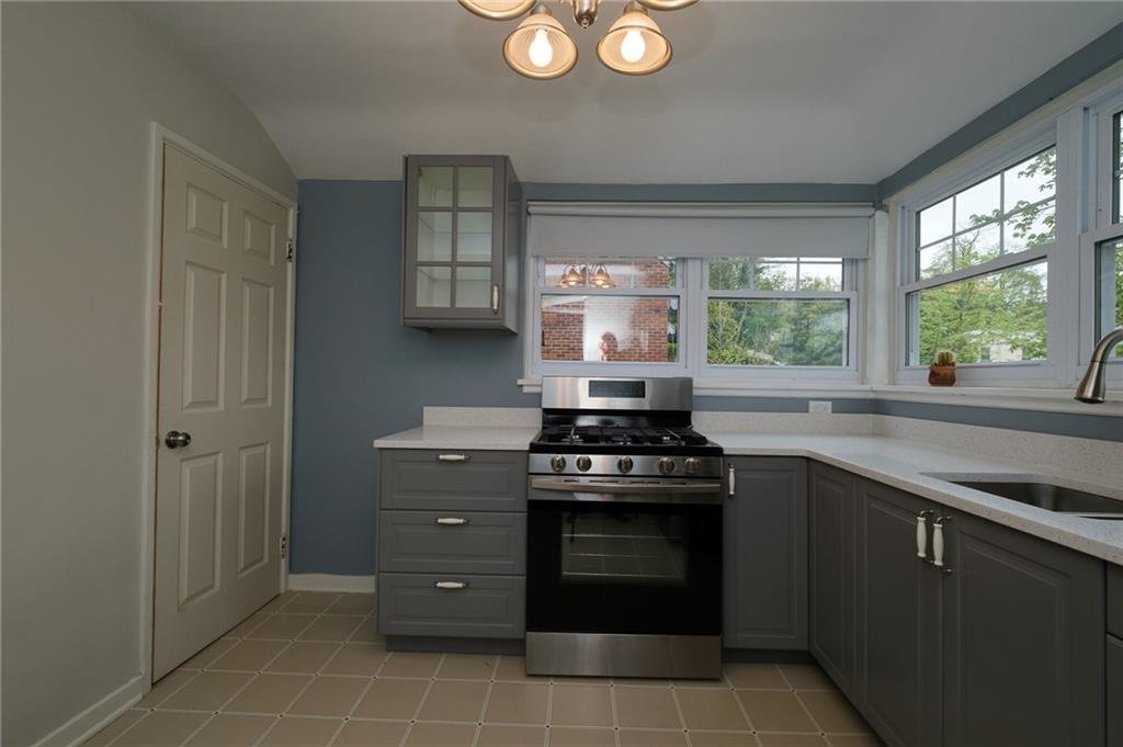 7240 Shannon Road Verona, PA 15147 - Photo 6 of 19 Gallery Image 6