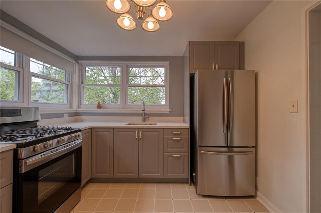 7240 Shannon Road Verona, PA 15147 - Photo 7 of 19 Gallery Image 7