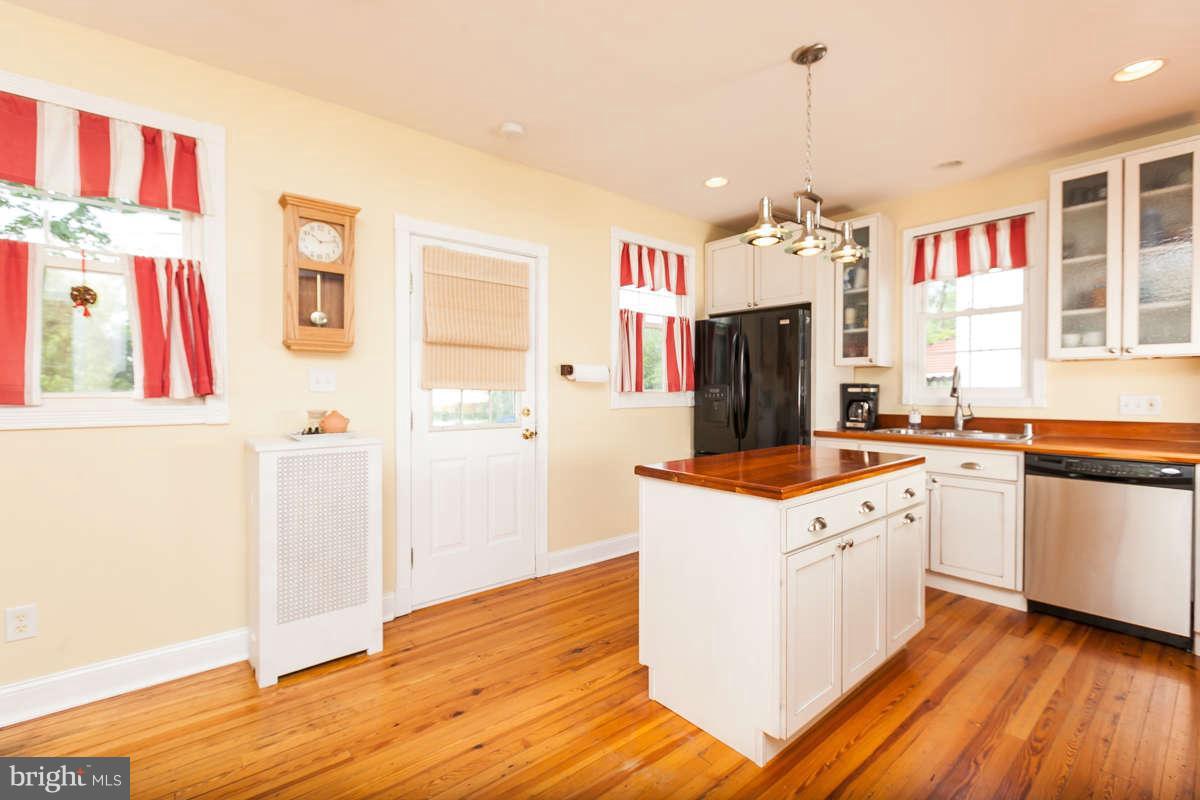 1307 Asbury Road Baltimore, MD 21209 - Photo 11 of 30 Kitchen