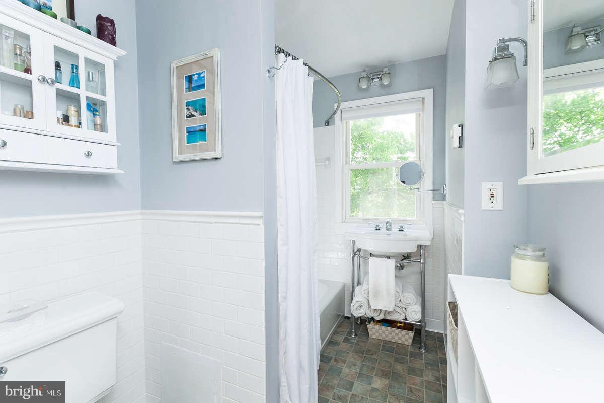 1307 Asbury Road Baltimore, MD 21209 - Photo 21 of 30 2nd Floor Bath